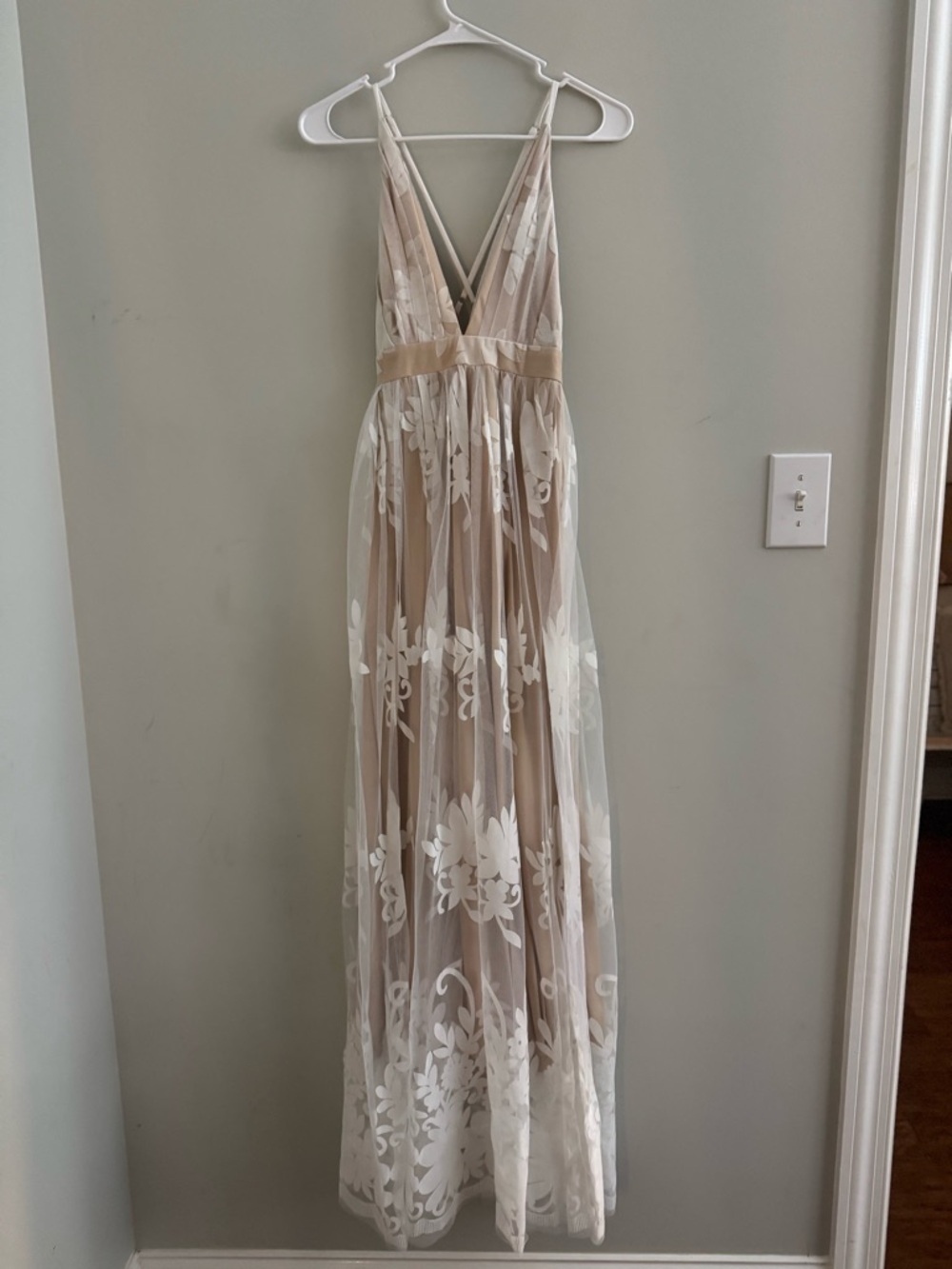 Luxxel White Sheer Floral V-Neck Maxi Dress - Picture 3 of 3